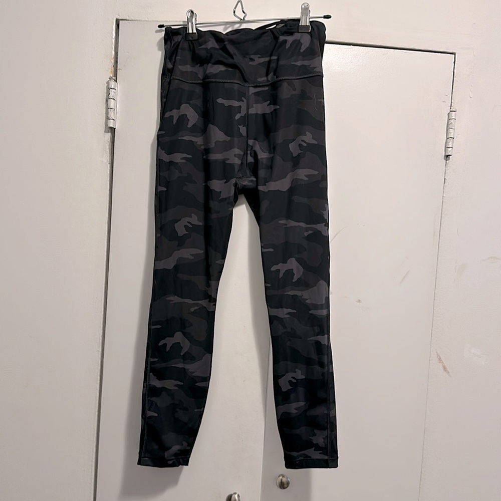 Athleta ultimate camo 7/8 tight